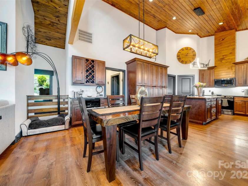 41 Ben Lippen School Road, Asheville, NC 28806.  MLS# CAR4276960, YatesRealty ID 28296. 