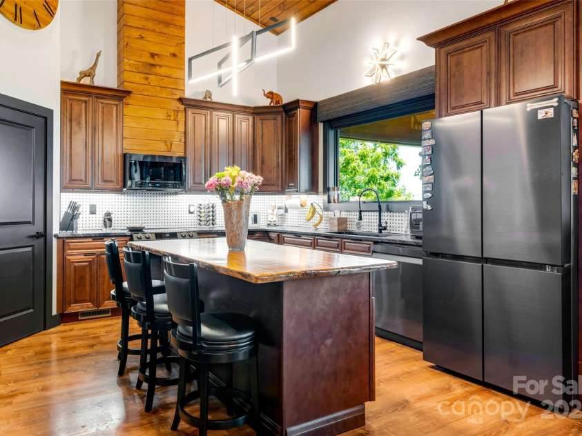 41 Ben Lippen School Road, Asheville, NC 28806.  MLS# CAR4276960, YatesRealty ID 28296. 