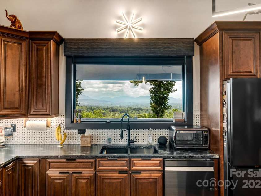 41 Ben Lippen School Road, Asheville, NC 28806.  MLS# CAR4276960, YatesRealty ID 28296. 