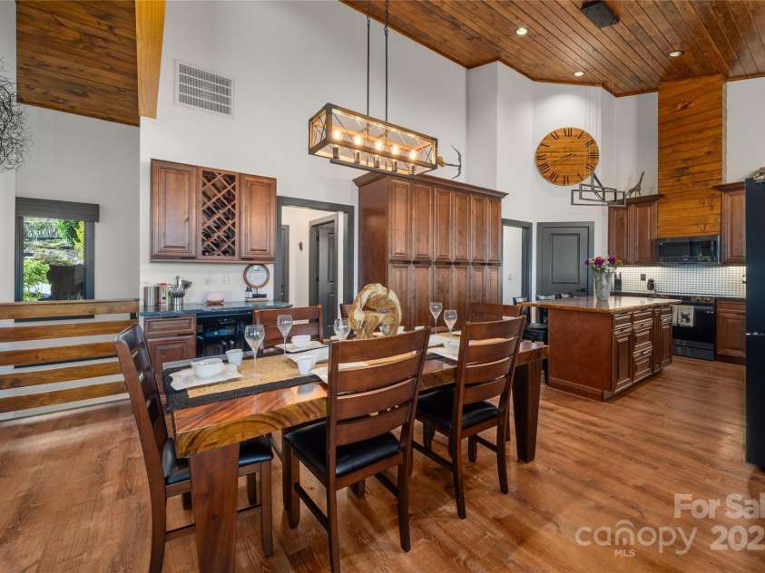 41 Ben Lippen School Road, Asheville, NC 28806.  MLS# CAR4316852, YatesRealty ID 28296. 