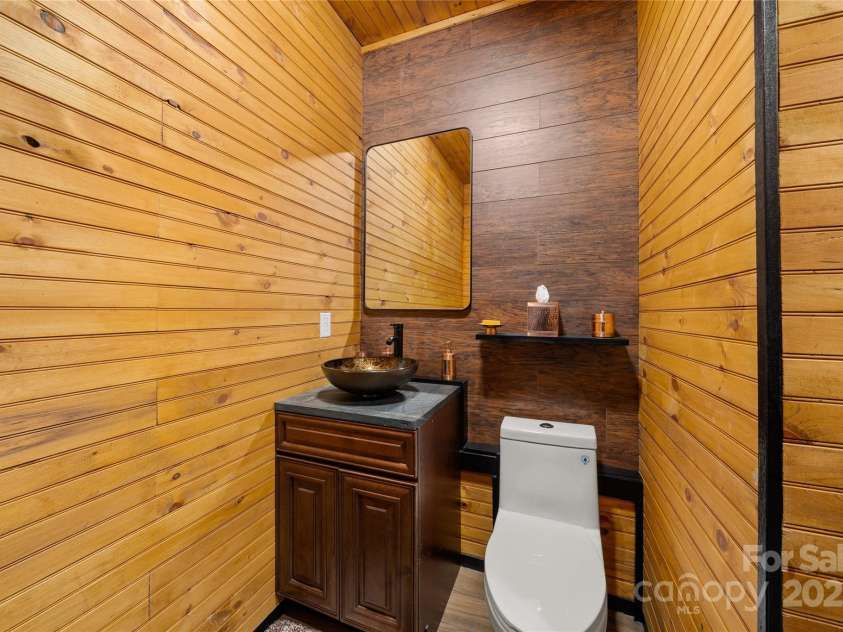 41 Ben Lippen School Road, Asheville, NC 28806.  MLS# CAR4316852, YatesRealty ID 28296. Basement level full bath.