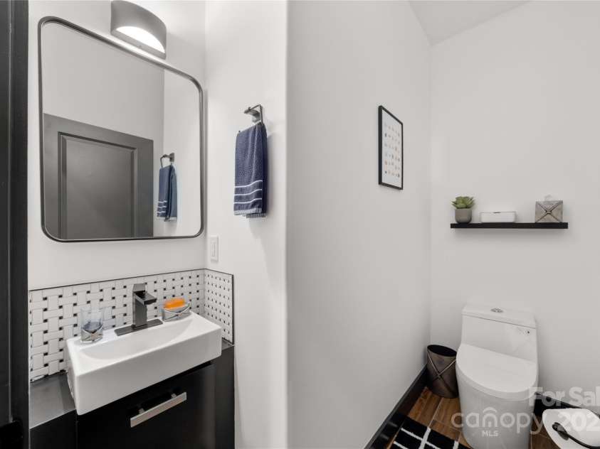 41 Ben Lippen School Road, Asheville, NC 28806.  MLS# CAR4316852, YatesRealty ID 28296. Main level guest half bath