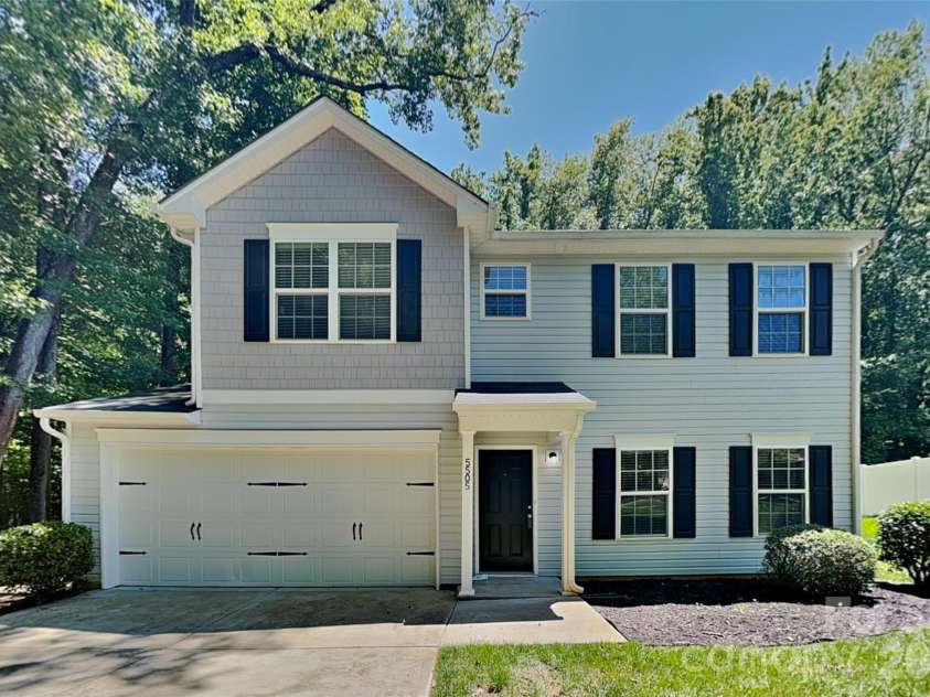 5505 Lee Marie Lane, Charlotte, NC 28269.  MLS# CAR4390449, YatesRealty ID 28297. 