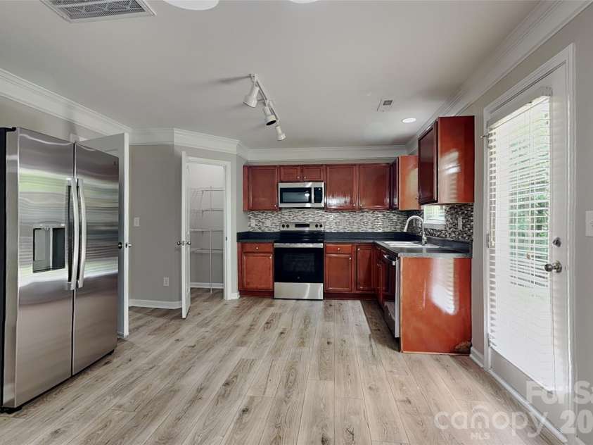 5505 Lee Marie Lane, Charlotte, NC 28269.  MLS# CAR4390449, YatesRealty ID 28297. 
