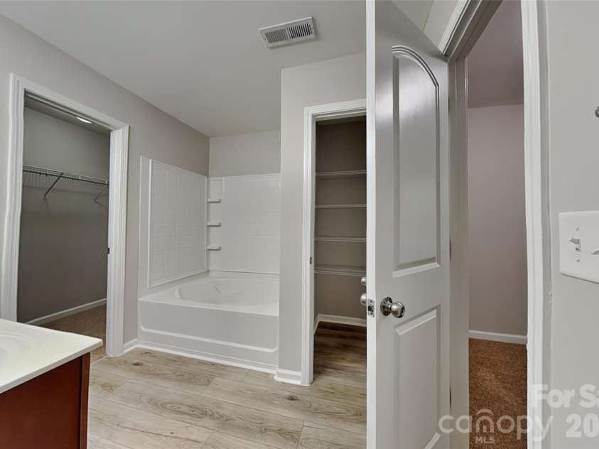 5505 Lee Marie Lane, Charlotte, NC 28269.  MLS# CAR4390449, YatesRealty ID 28297. 