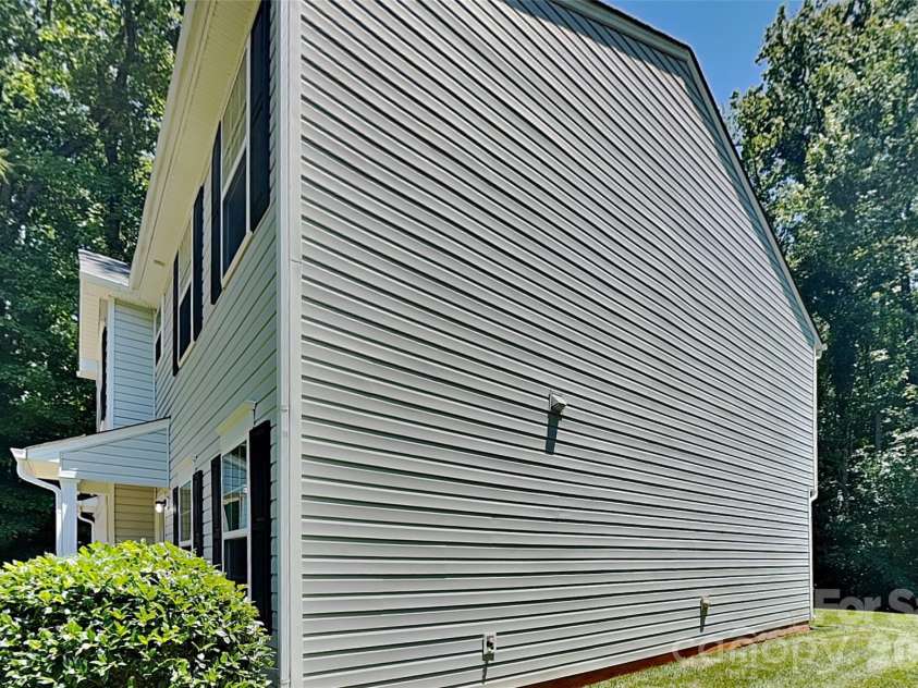 5505 Lee Marie Lane, Charlotte, NC 28269.  MLS# CAR4390449, YatesRealty ID 28297. 