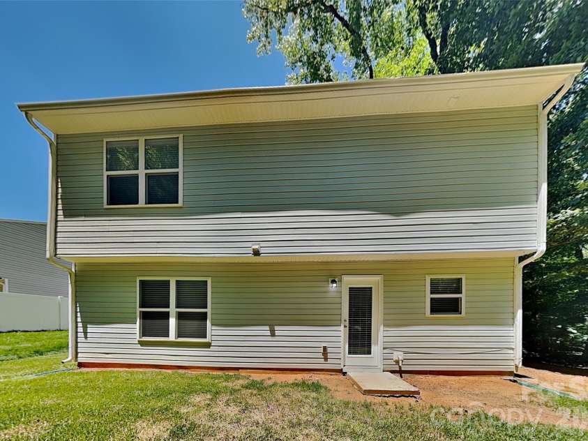 5505 Lee Marie Lane, Charlotte, NC 28269.  MLS# CAR4390449, YatesRealty ID 28297. 