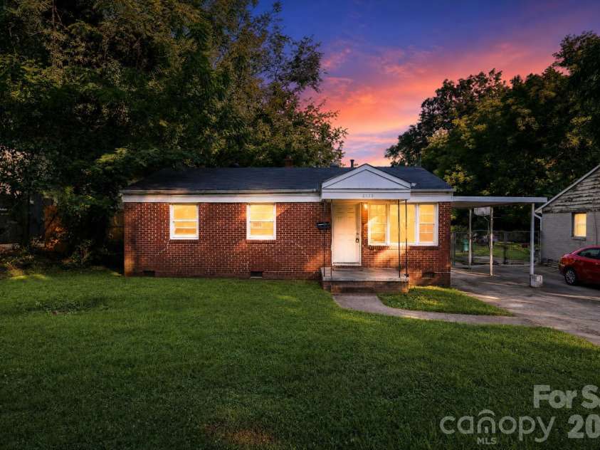 2505 Druid Hills Way, Charlotte, NC 28206.  MLS# CAR4390568, YatesRealty ID 28298. 