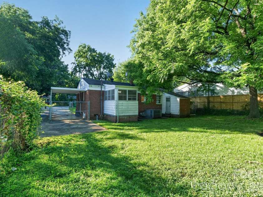 2505 Druid Hills Way, Charlotte, NC 28206.  MLS# CAR4390568, YatesRealty ID 28298. 