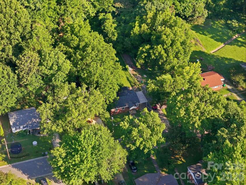 2505 Druid Hills Way, Charlotte, NC 28206.  MLS# CAR4390568, YatesRealty ID 28298. 