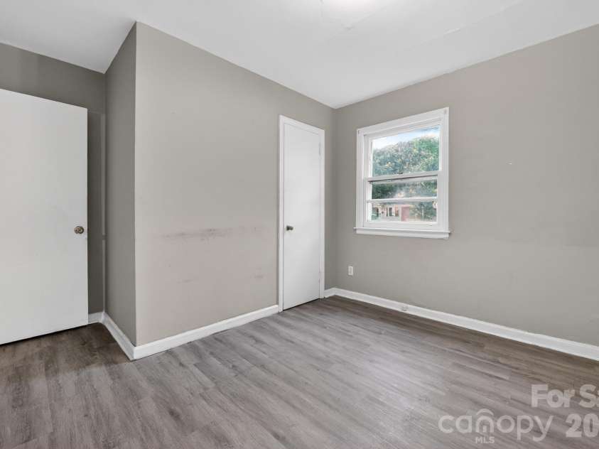2505 Druid Hills Way, Charlotte, NC 28206.  MLS# CAR4390568, YatesRealty ID 28298. 