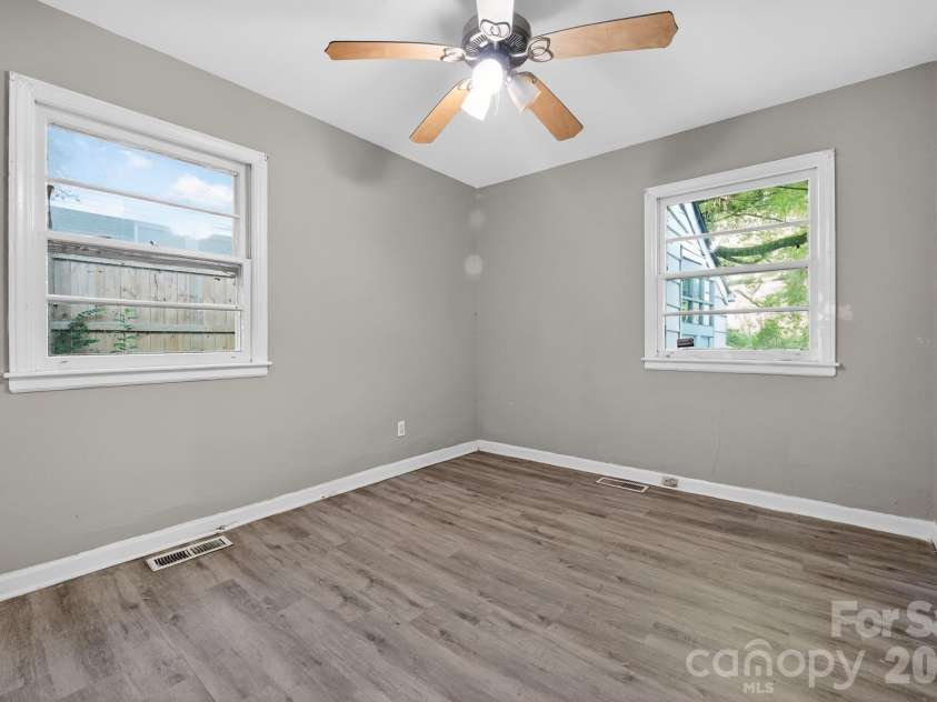 2505 Druid Hills Way, Charlotte, NC 28206.  MLS# CAR4390568, YatesRealty ID 28298. 