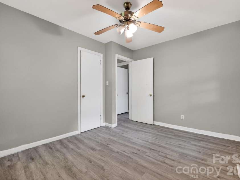 2505 Druid Hills Way, Charlotte, NC 28206.  MLS# CAR4390568, YatesRealty ID 28298. 