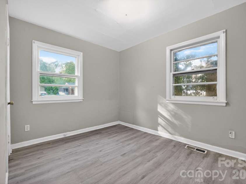 2505 Druid Hills Way, Charlotte, NC 28206.  MLS# CAR4390568, YatesRealty ID 28298. 