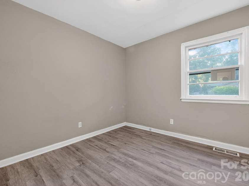 2505 Druid Hills Way, Charlotte, NC 28206.  MLS# CAR4390568, YatesRealty ID 28298. 