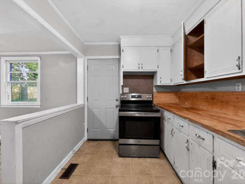 2505 Druid Hills Way, Charlotte, NC 28206.  MLS# CAR4390568, YatesRealty ID 28298. 