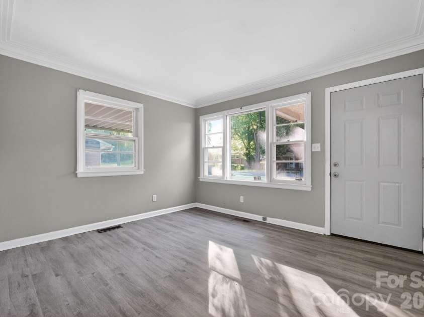 2505 Druid Hills Way, Charlotte, NC 28206.  MLS# CAR4390568, YatesRealty ID 28298. 