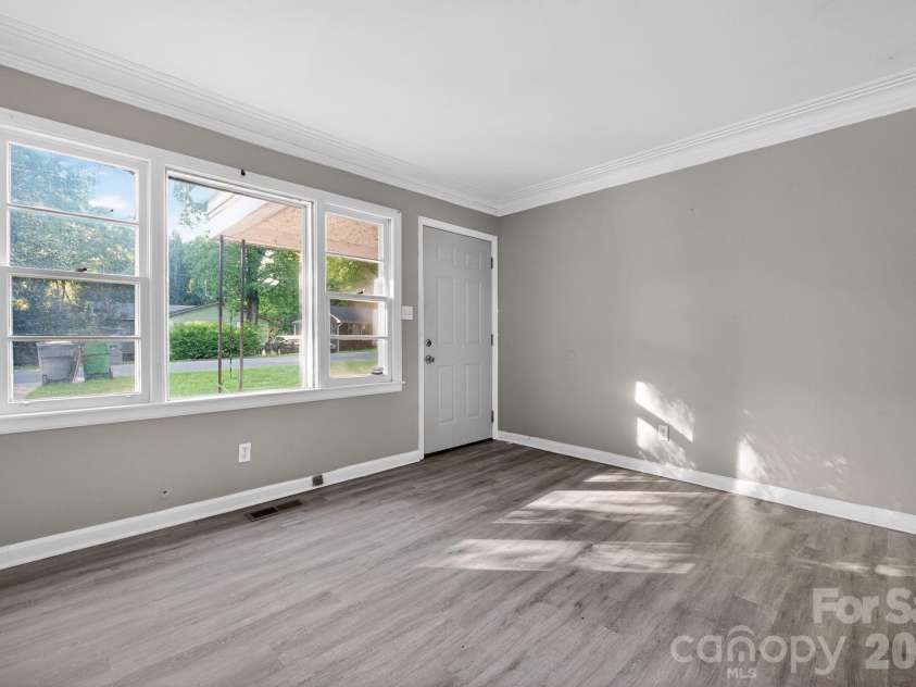 2505 Druid Hills Way, Charlotte, NC 28206.  MLS# CAR4390568, YatesRealty ID 28298. 