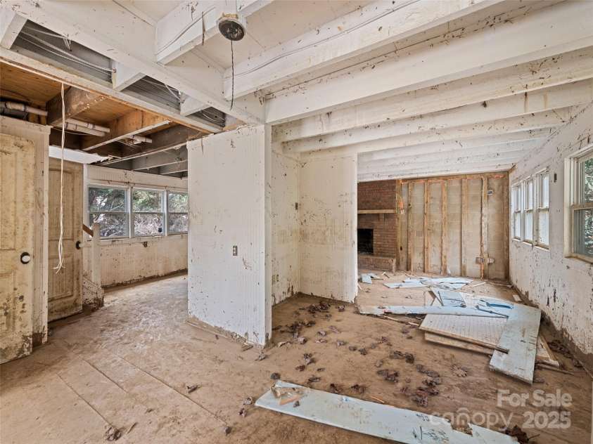 61 Riverbend Road, Canton, NC 28716.  MLS# CAR4241043, YatesRealty ID 283. 