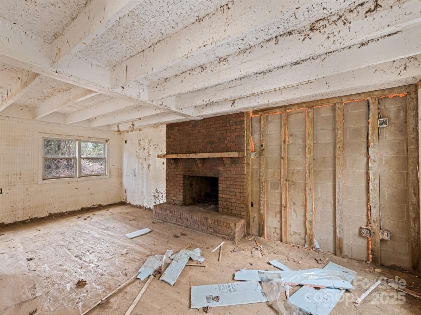 61 Riverbend Road, Canton, NC 28716.  MLS# CAR4241043, YatesRealty ID 283. 