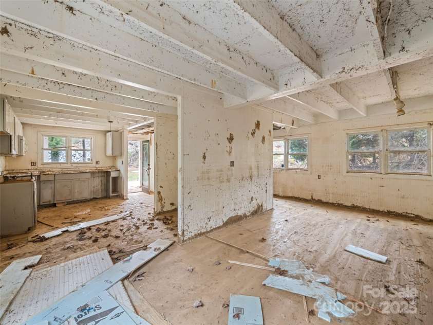 61 Riverbend Road, Canton, NC 28716.  MLS# CAR4241043, YatesRealty ID 283. 