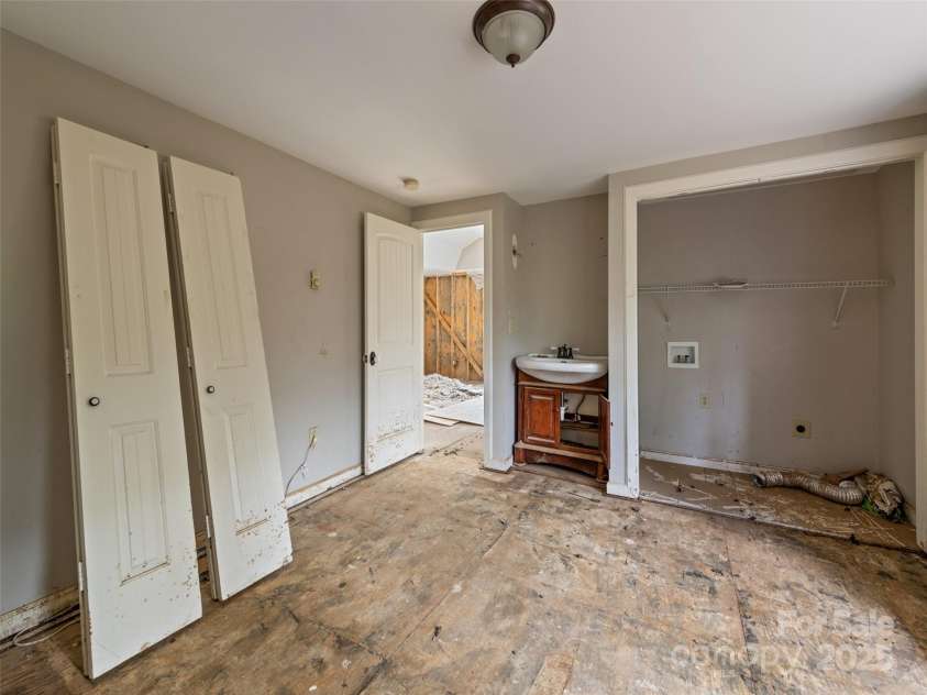 61 Riverbend Road, Canton, NC 28716.  MLS# CAR4241043, YatesRealty ID 283. 