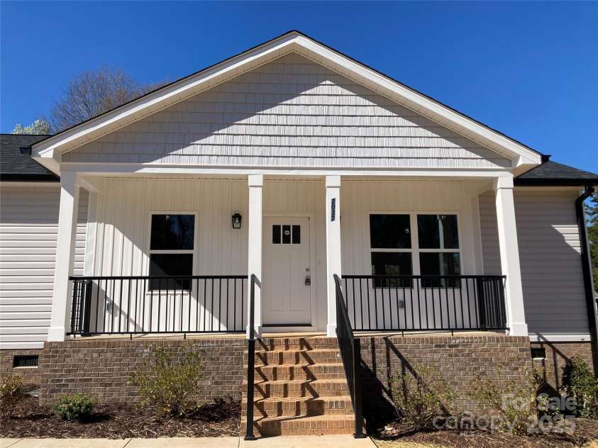 2037 POWERLINE Drive, Gastonia, NC 28054.  MLS# CAR4237460, YatesRealty ID 2830. 