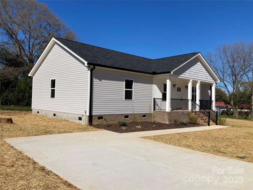 2037 POWERLINE Drive, Gastonia, NC 28054.  MLS# CAR4237460, YatesRealty ID 2830. 