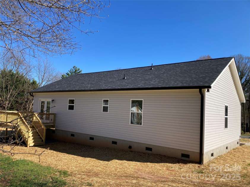 2037 POWERLINE Drive, Gastonia, NC 28054.  MLS# CAR4237460, YatesRealty ID 2830. 