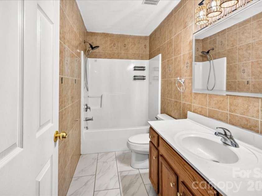 6410 Castlewynd Court, Charlotte, NC 28212.  MLS# CAR4407066, YatesRealty ID 28301. 