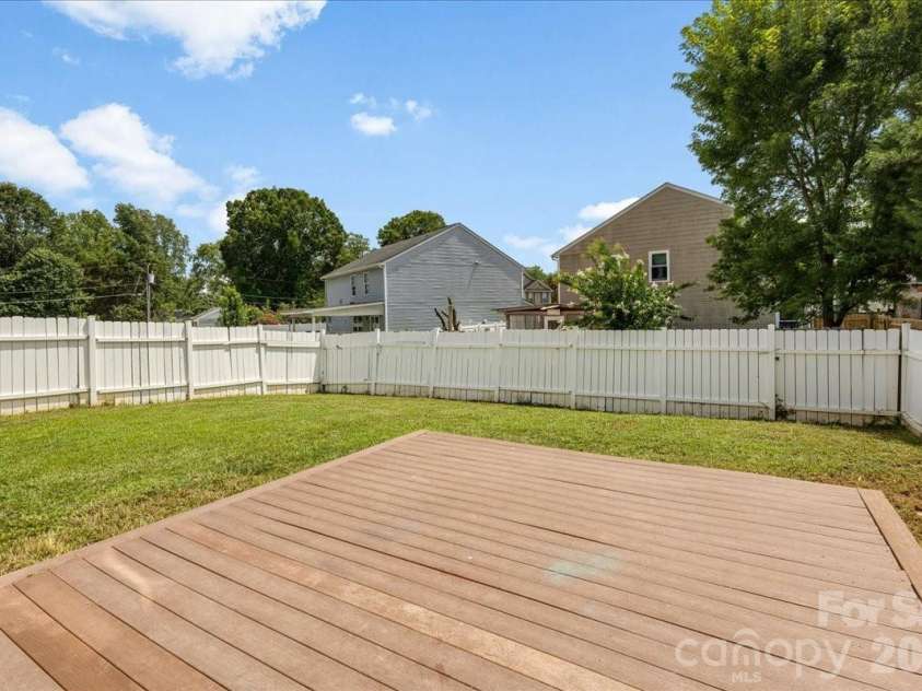 6410 Castlewynd Court, Charlotte, NC 28212.  MLS# CAR4407066, YatesRealty ID 28301. 
