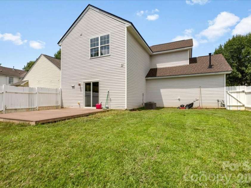 6410 Castlewynd Court, Charlotte, NC 28212.  MLS# CAR4407066, YatesRealty ID 28301. 