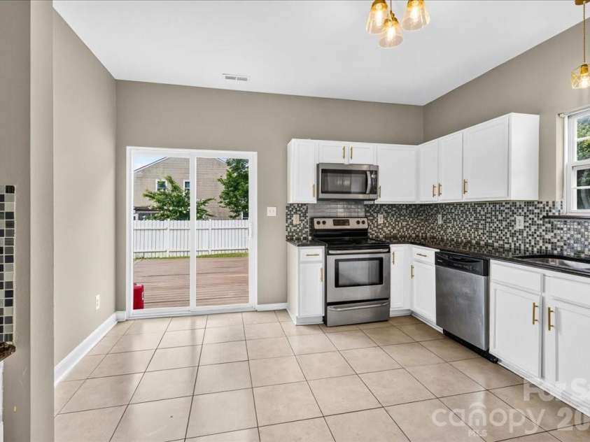 6410 Castlewynd Court, Charlotte, NC 28212.  MLS# CAR4407066, YatesRealty ID 28301. Kitchen