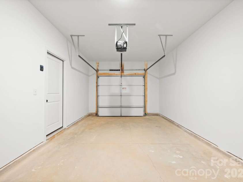 3127 Hatty Place, Charlotte, NC 28216.  MLS# CAR4390582, YatesRealty ID 28302. 