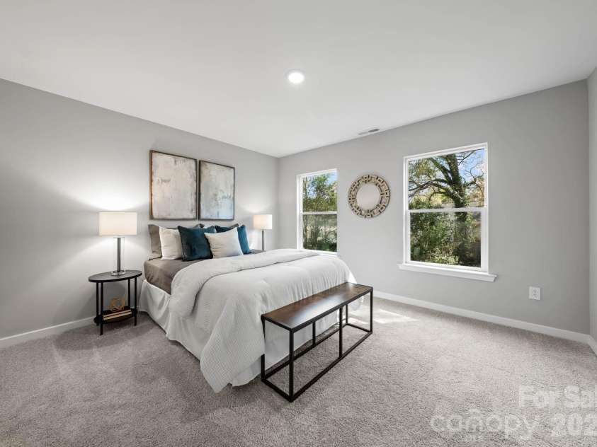 3127 Hatty Place, Charlotte, NC 28216.  MLS# CAR4390582, YatesRealty ID 28302. 