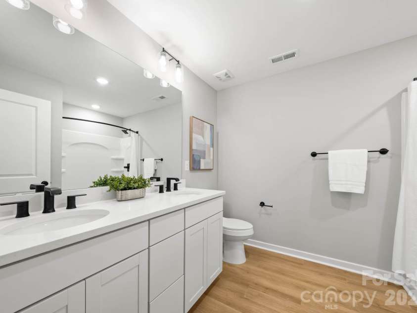 3127 Hatty Place, Charlotte, NC 28216.  MLS# CAR4390582, YatesRealty ID 28302. 