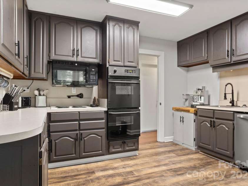 1521 Colonial Drive, Salisbury, NC 28144.  MLS# CAR4284938, YatesRealty ID 28303. 