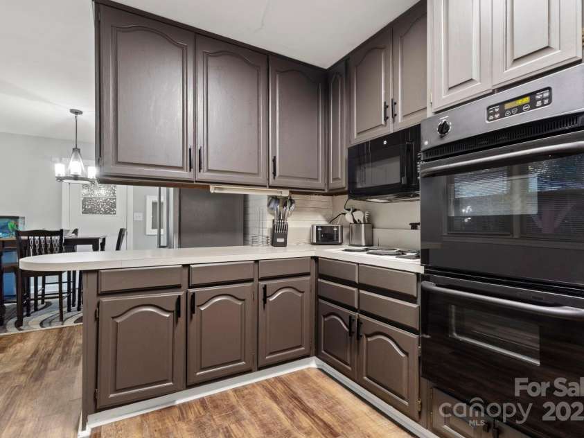 1521 Colonial Drive, Salisbury, NC 28144.  MLS# CAR4284938, YatesRealty ID 28303. 