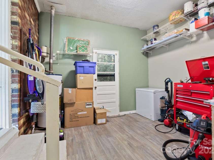 1521 Colonial Drive, Salisbury, NC 28144.  MLS# CAR4284938, YatesRealty ID 28303. 