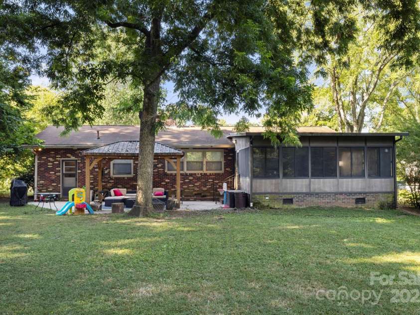 1521 Colonial Drive, Salisbury, NC 28144.  MLS# CAR4284938, YatesRealty ID 28303. 