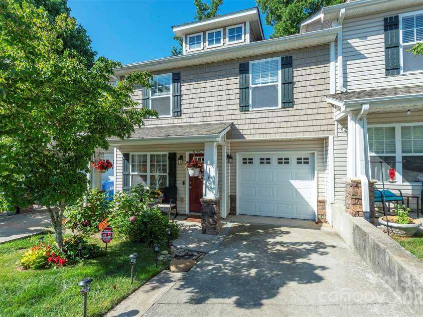 118 Torrington Avenue, Fletcher, NC 28732.  MLS# CAR4280990, YatesRealty ID 28304. 