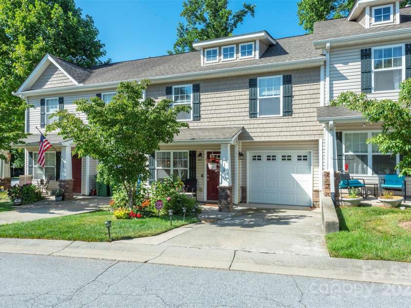 118 Torrington Avenue, Fletcher, NC 28732.  MLS# CAR4280990, YatesRealty ID 28304. 