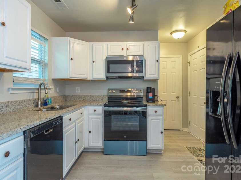 118 Torrington Avenue, Fletcher, NC 28732.  MLS# CAR4280990, YatesRealty ID 28304. 