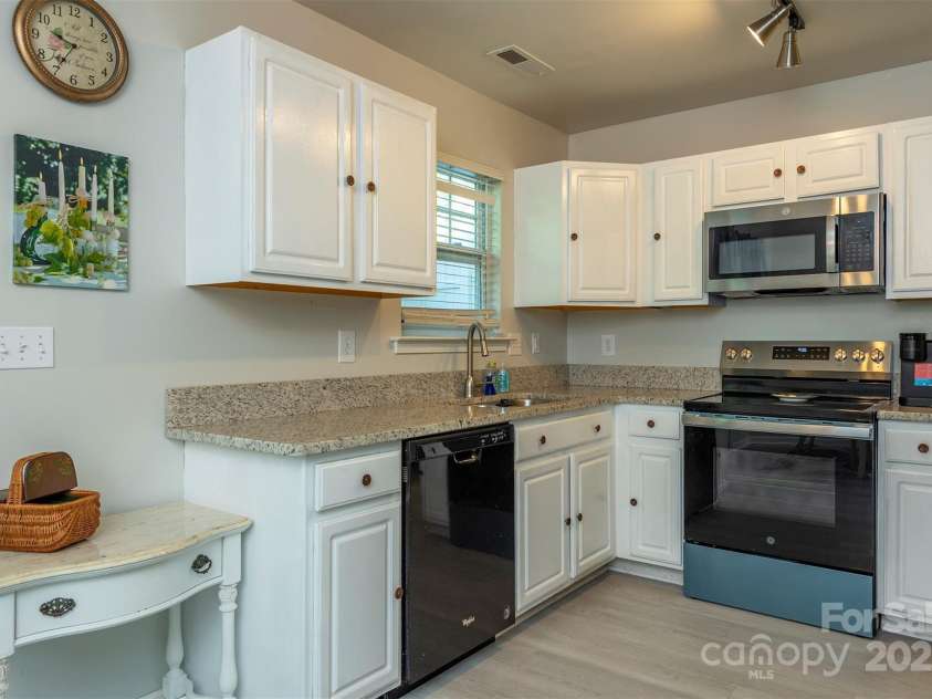 118 Torrington Avenue, Fletcher, NC 28732.  MLS# CAR4280990, YatesRealty ID 28304. 