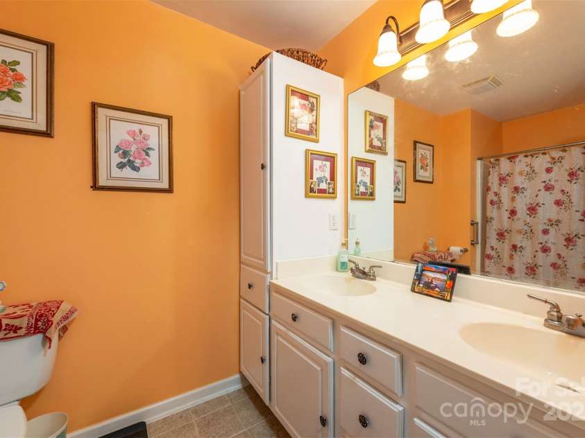 118 Torrington Avenue, Fletcher, NC 28732.  MLS# CAR4280990, YatesRealty ID 28304. 