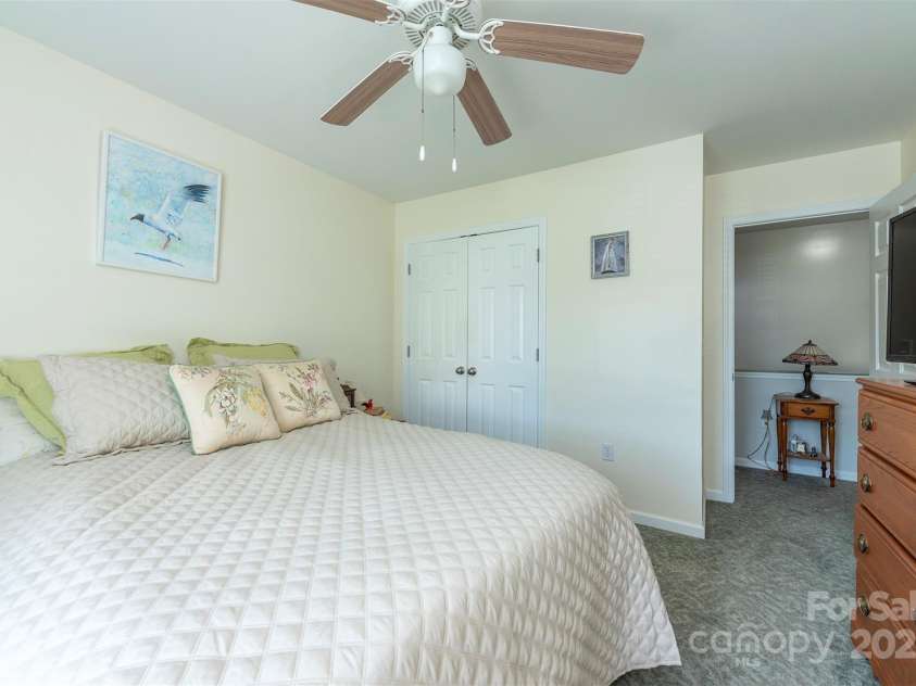 118 Torrington Avenue, Fletcher, NC 28732.  MLS# CAR4280990, YatesRealty ID 28304. 