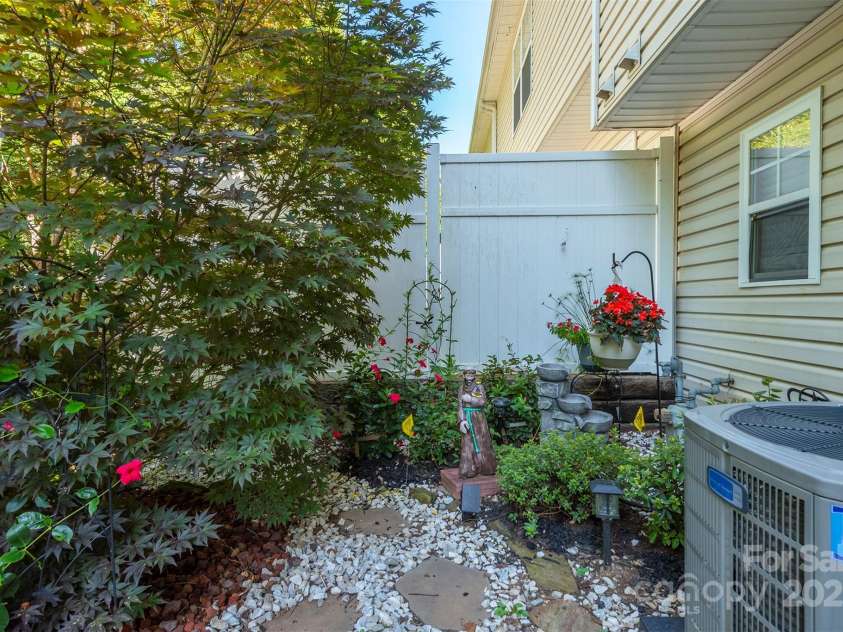 118 Torrington Avenue, Fletcher, NC 28732.  MLS# CAR4280990, YatesRealty ID 28304. 