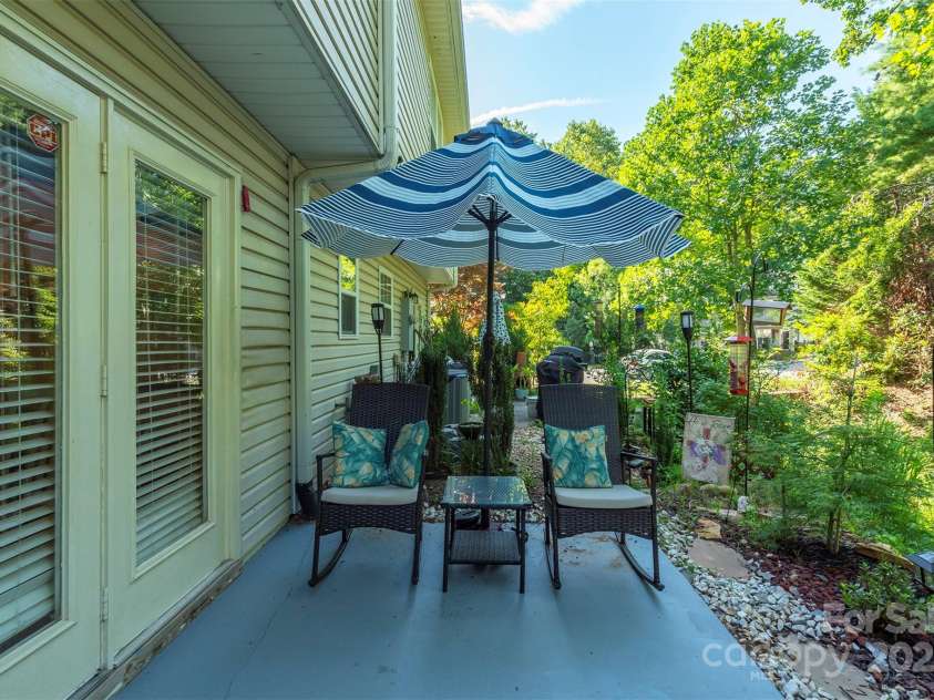 118 Torrington Avenue, Fletcher, NC 28732.  MLS# CAR4280990, YatesRealty ID 28304. 