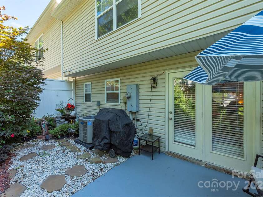 118 Torrington Avenue, Fletcher, NC 28732.  MLS# CAR4280990, YatesRealty ID 28304. 