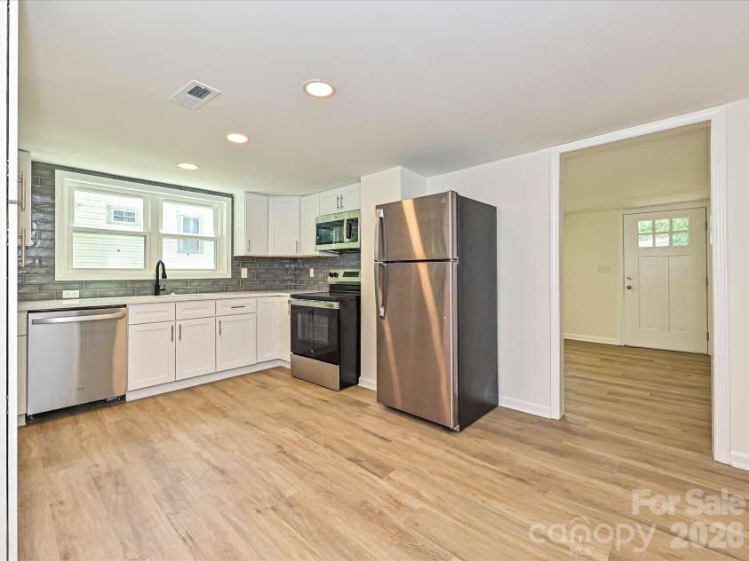 1228 Wilmington Avenue, Statesville, NC 28677.  MLS# CAR4388499, YatesRealty ID 28304. 